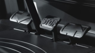 Doppelpedalsteuerung von Linde Doppelpedalsteuerung bei Linde Staplern