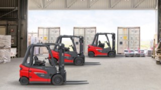 Neben den E-Modellen zählen auch die Elektrostapler X20 – X35 und X35 – X50 sowie die Diesel- und Gasstapler der Traglastklasse von 2 bis 5 Tonnen zur neuen Gegengewichtsstapler-Generation. Fahrzeuge der neuen Gegengewichtsstapler-Plattform von Linde Material Handling