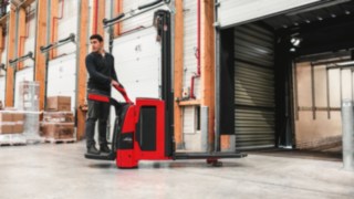 Hochhubwagen von Linde beim Handling