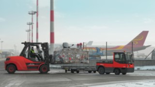 Flurförderzeuge von Linde im Einsatz am Flughafen 