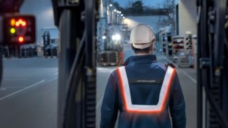 innovations_from_linde-pedestrian_warning_band-4638_4989_mH innovations_from_linde-pedestrian_warning_band-4638_4989_mH