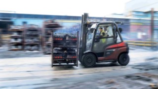 H35 – H50 von Linde Material Handling bewegt Güter im Außeneinsatz