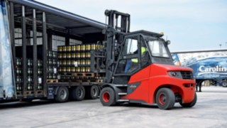 E-Truck auf dem Gelände von Mineralquellen Wüllner in Bielefeld.