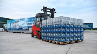 E-Truck auf dem Gelände von Mineralquellen Wüllner in Bielefeld.