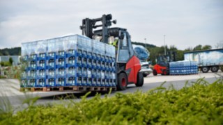 E-Truck auf dem Gelände von Mineralquellen Wüllner in Bielefeld.