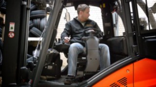 Video zum drehbaren Fahrerarbeitsplatz von Linde Material Handling