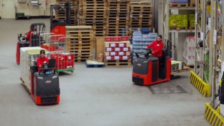 Die Kommissionierer der N20 C Serie von Linde Material Handling im Einsatz Bild aus dem Video zur N20 C Serie von Linde Material Handling