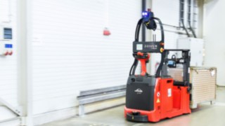 Der L-MATIC AC von Linde Material Handling bei der Joma-Polytech GmbH